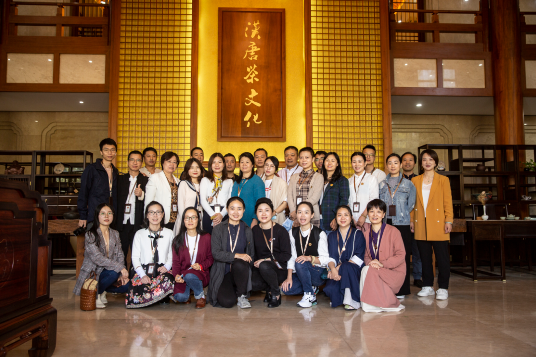 熱烈歡迎中國評茶師 · 茶藝師同學(xué)聯(lián)誼會的老師們到訪漢唐臺州總部插圖
